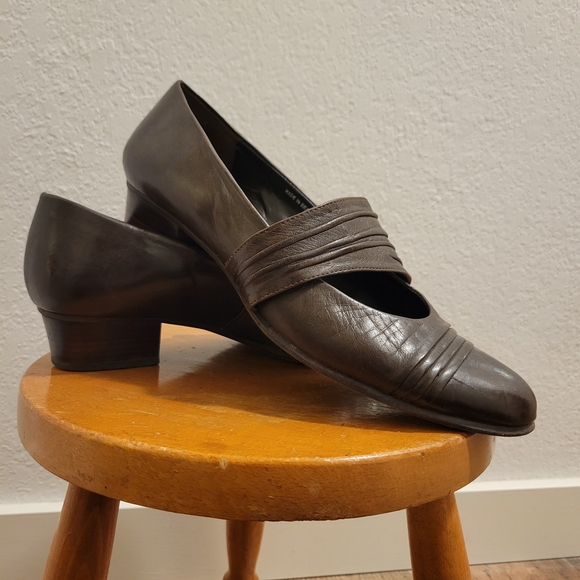 2 For $20- Brown Vintage Leather Mary Jane Style Heels - Picture 9 of 9